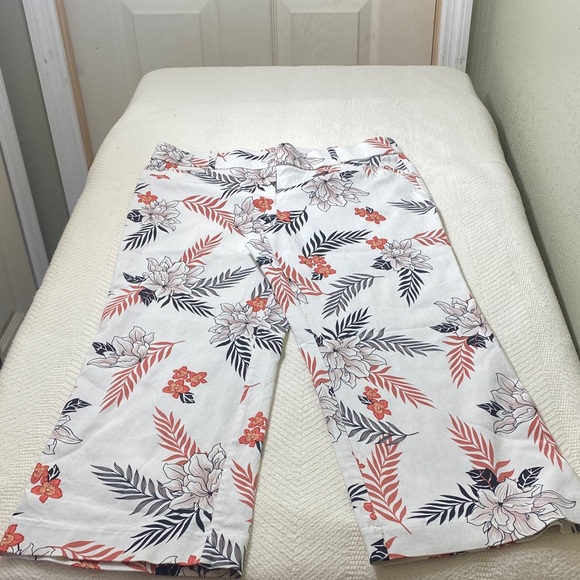 Jules & Leopold Pants - Jules & Leopold Floral Patterned Garment